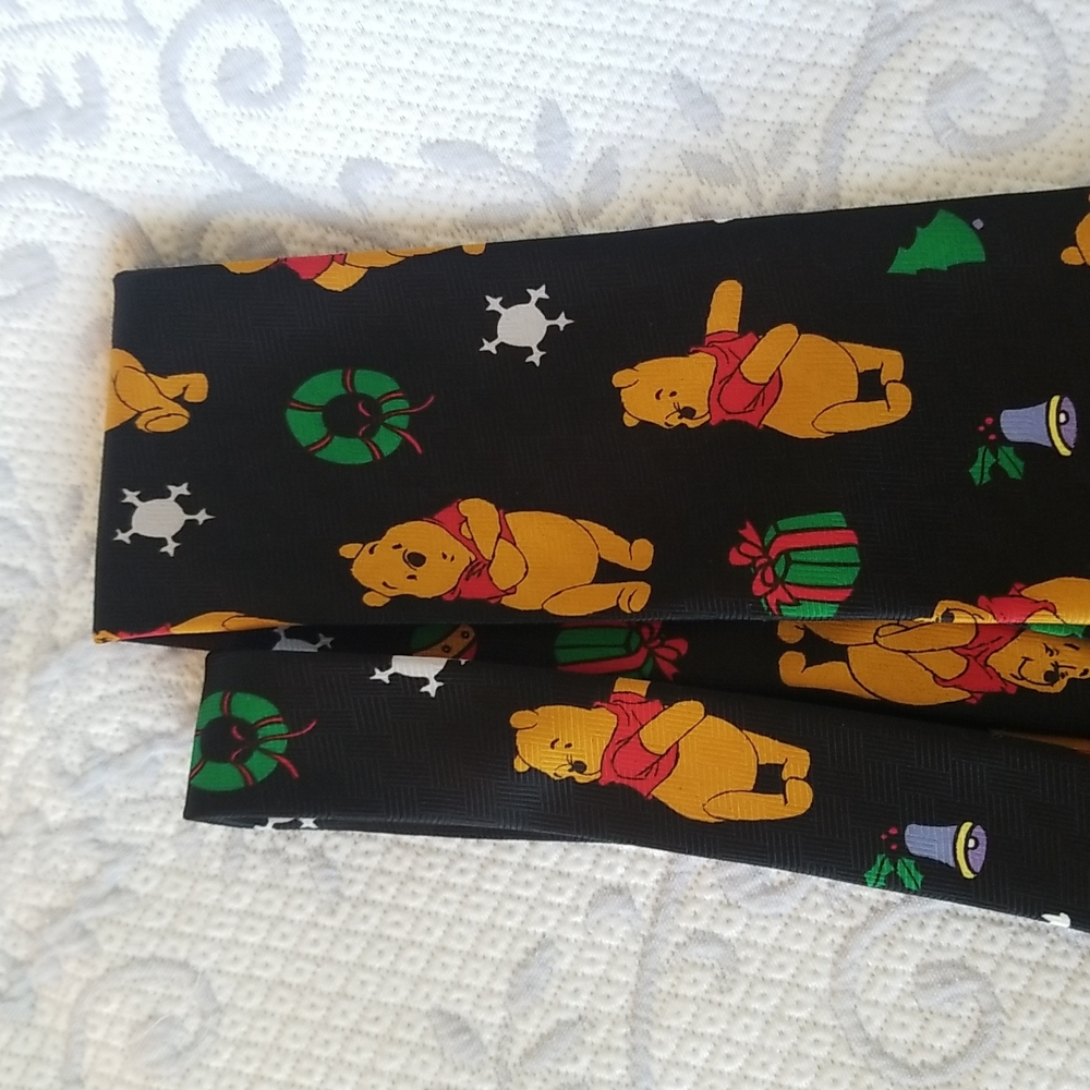 WINNIE THE POOH CHRISTMAS TIE - Picture 3 of 8